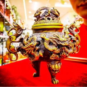 Lư Trầm xua đuổi âm khí