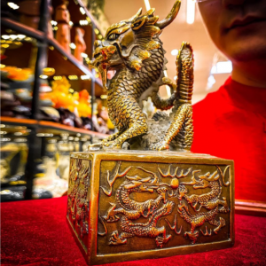Vật phẩm phong thủy phòng khách sang trọng